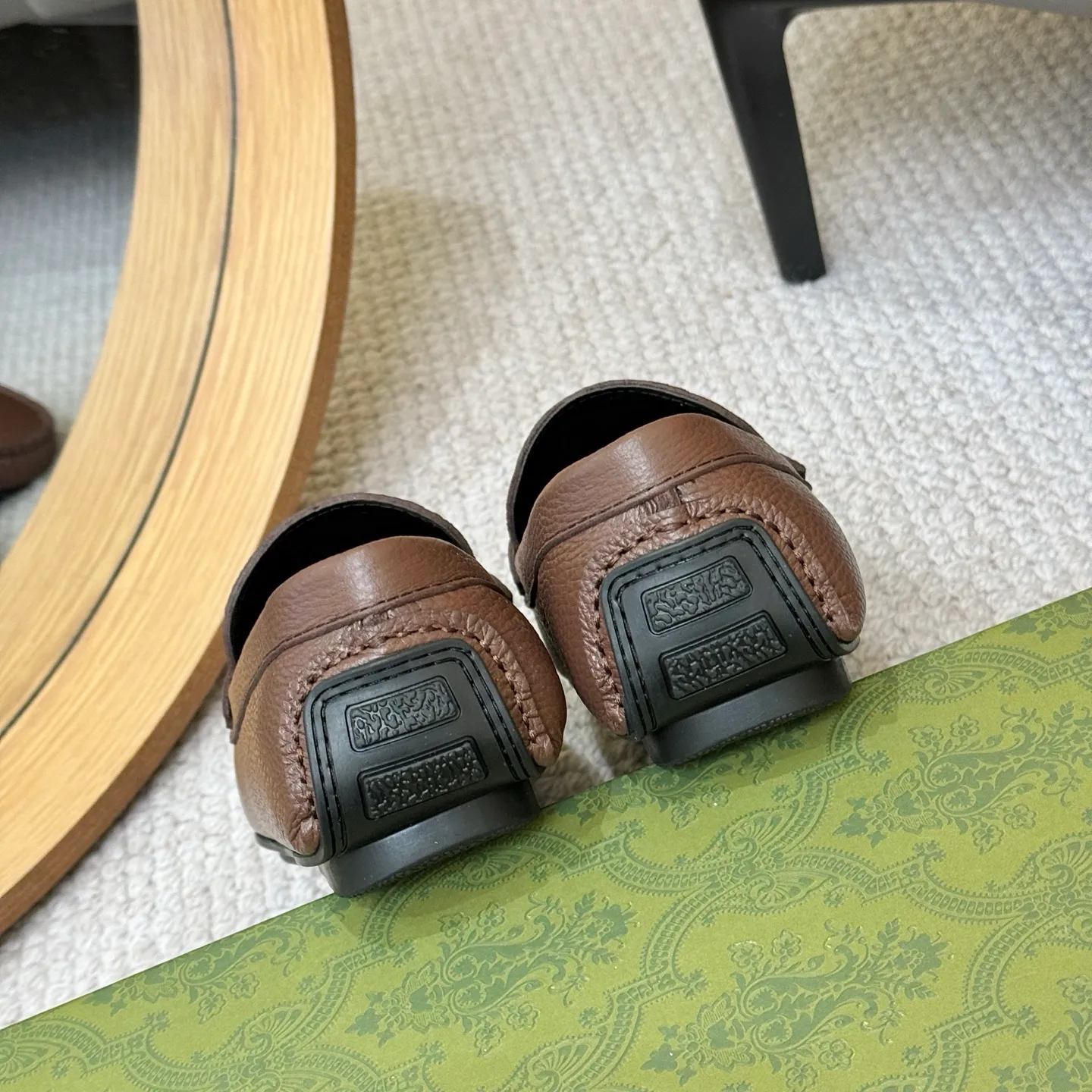 Men's shoes 💰420 (Yangli) Gucci* - the top version of Gucci classic beanie shoes! It is made of imported original cowhide and has a comfortable first layer of sheepskin lining! Original wear-resistant rubber outsole! High quality products! Size 38-46, with shoe dial, cloth bag, card